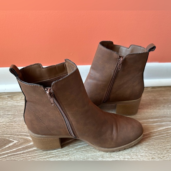 Women’s Brown Ankle Boots, Size 7 1/2 - Picture 6 of 13